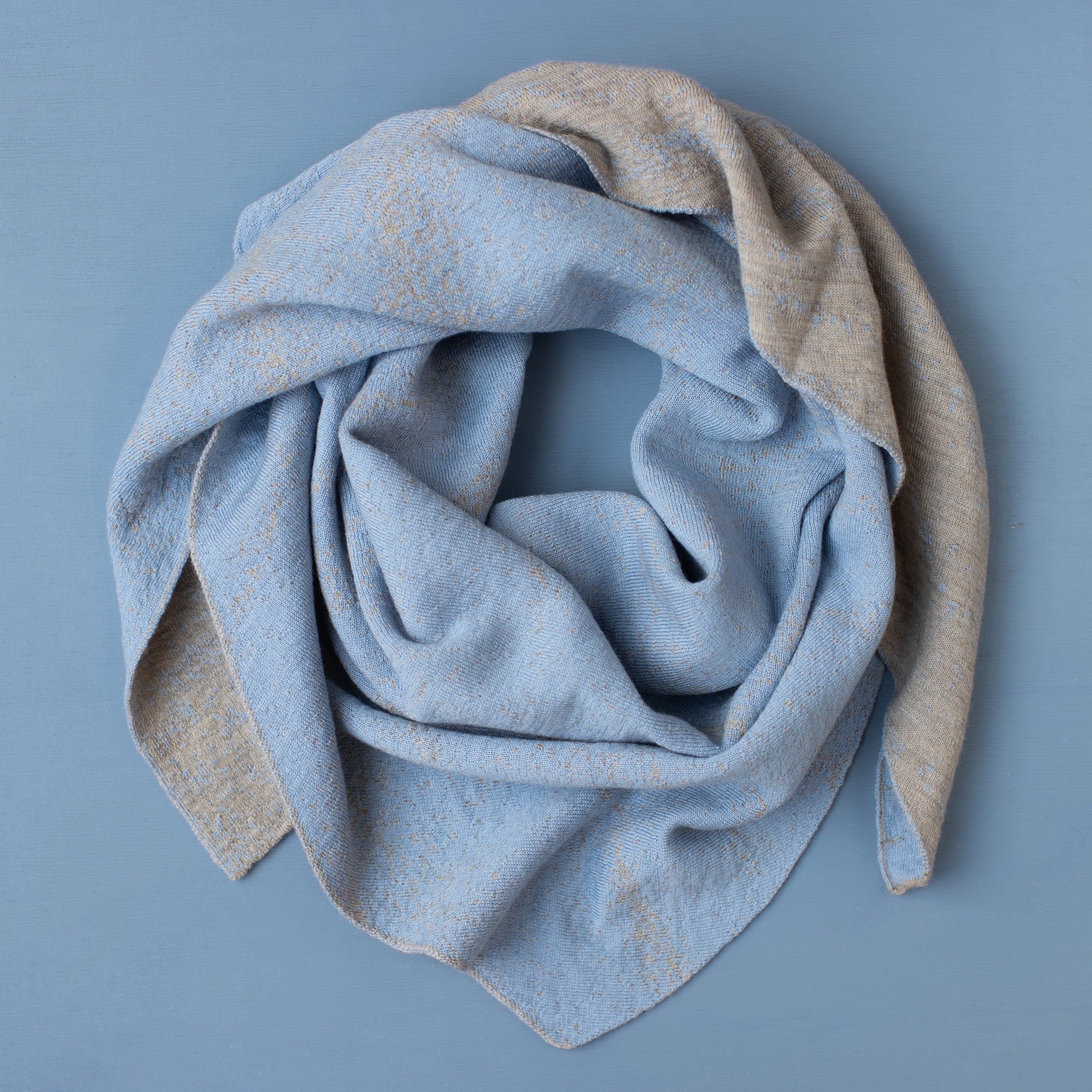 DÜNE Dreieckschal, hellblau–beige